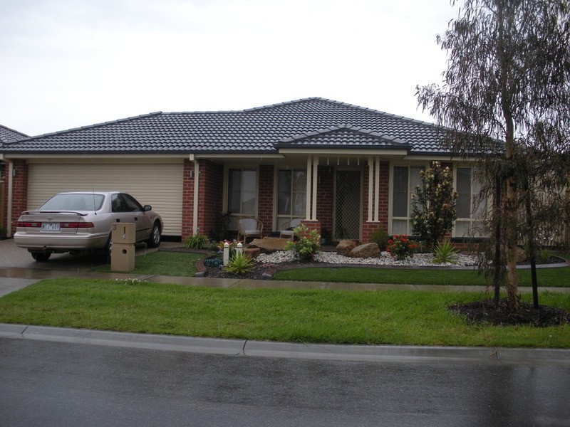 3 Howe Way, Cranbourne East VIC 3977