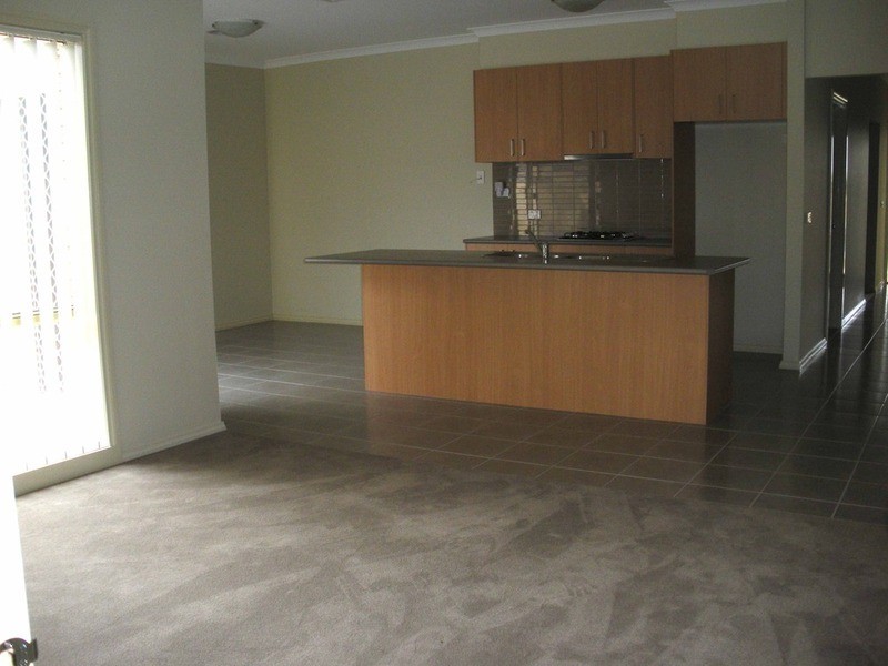 12 Lagoon Row, Officer VIC 3809