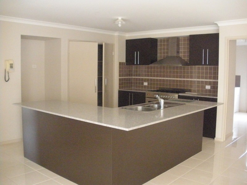 7 Devaney Avenue, Lynbrook VIC 3975