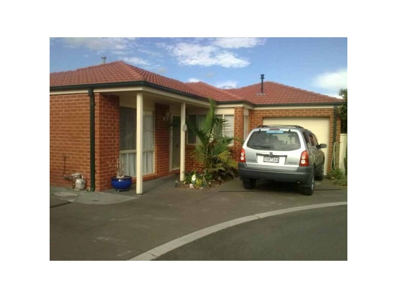 17 Cypress Grove, Dandenong North VIC 3175