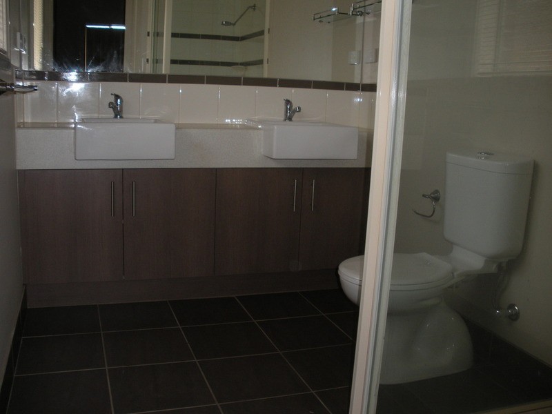 4 Grassland Crescent, Officer VIC 3809