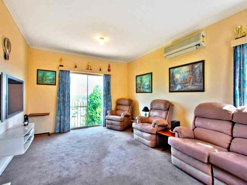 9 Gumbuya Close, Eumemmerring VIC 3177