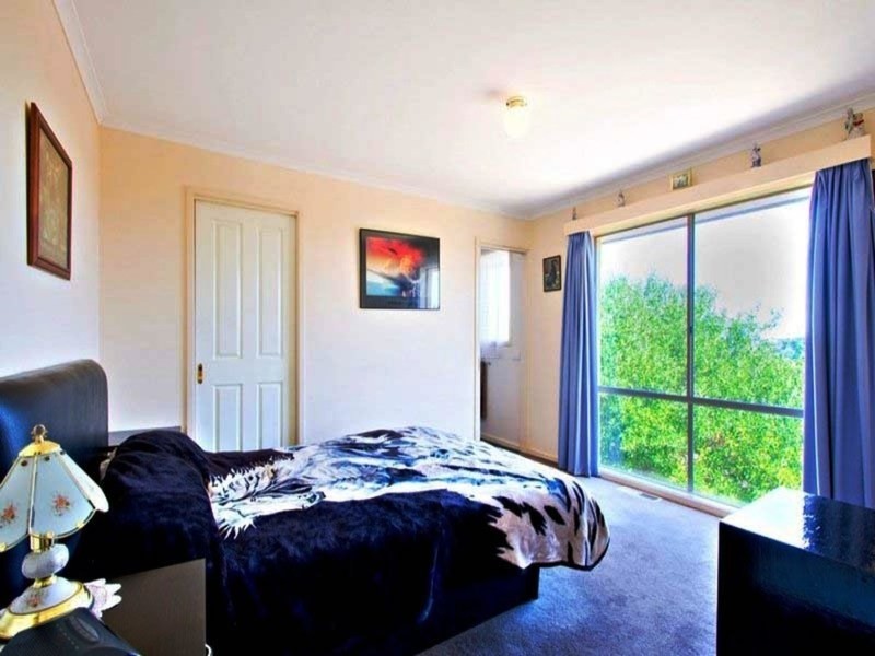 9 Gumbuya Close, Eumemmerring VIC 3177