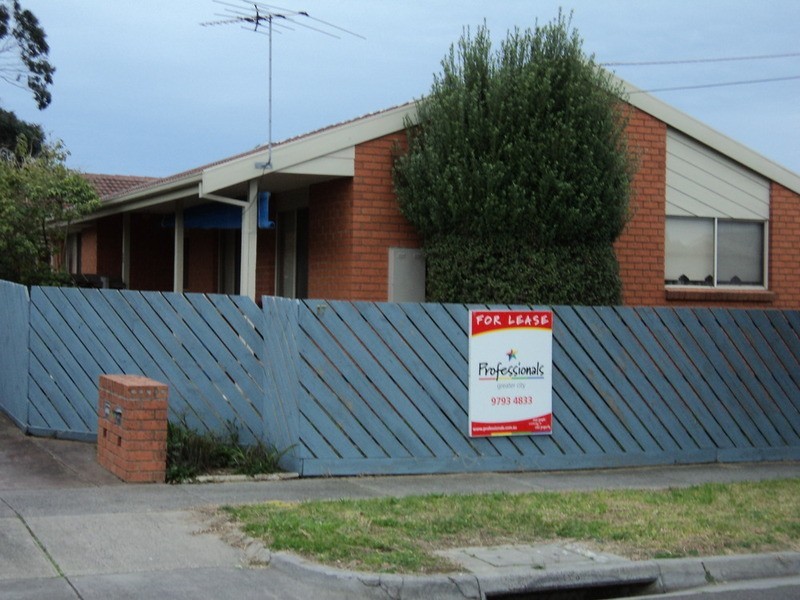 1/17 Parkview Close, Dandenong VIC 3175