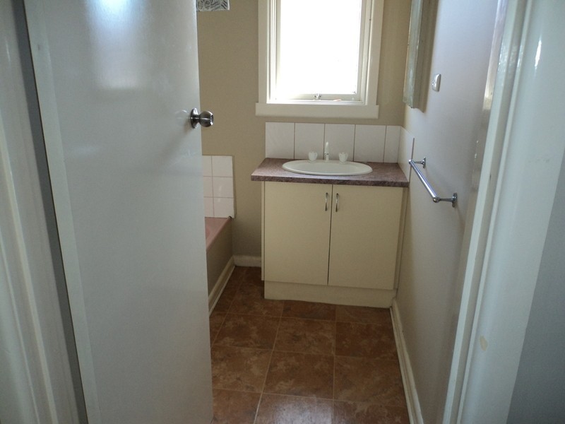 2/2 Dunearn Road, Dandenong North VIC 3175