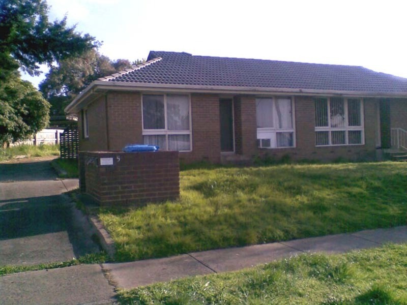 2/5 Rhoden Court, Dandenong North VIC 3175