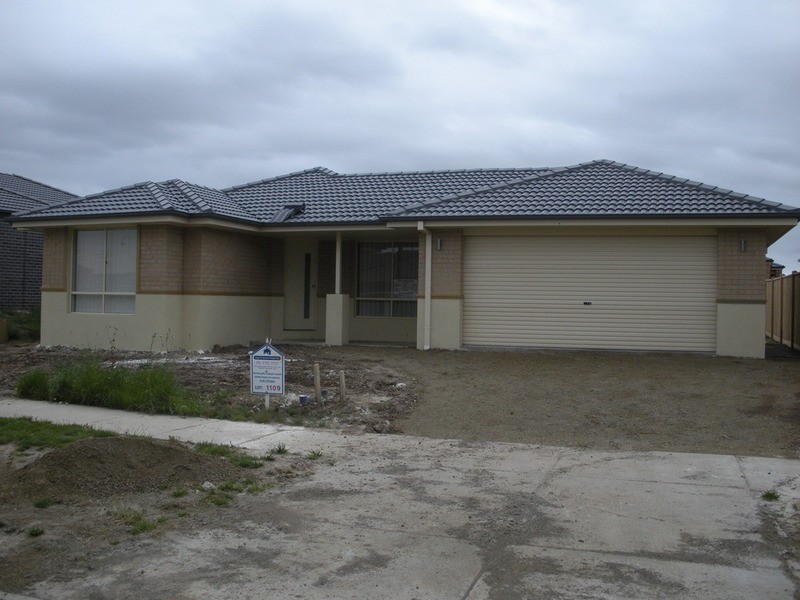 45 Bushranger Boulevard, Cranbourne East VIC 3977