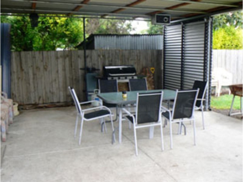 1 Kanooka Grove, Doveton VIC 3177