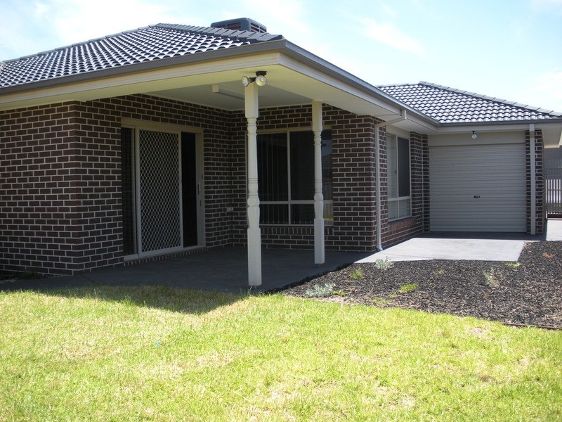 4 Ned Street, Cranbourne East VIC 3977