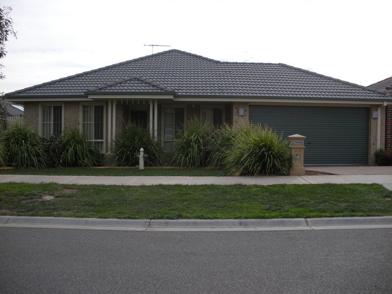 19 Atkinson Drive, Berwick VIC 3806