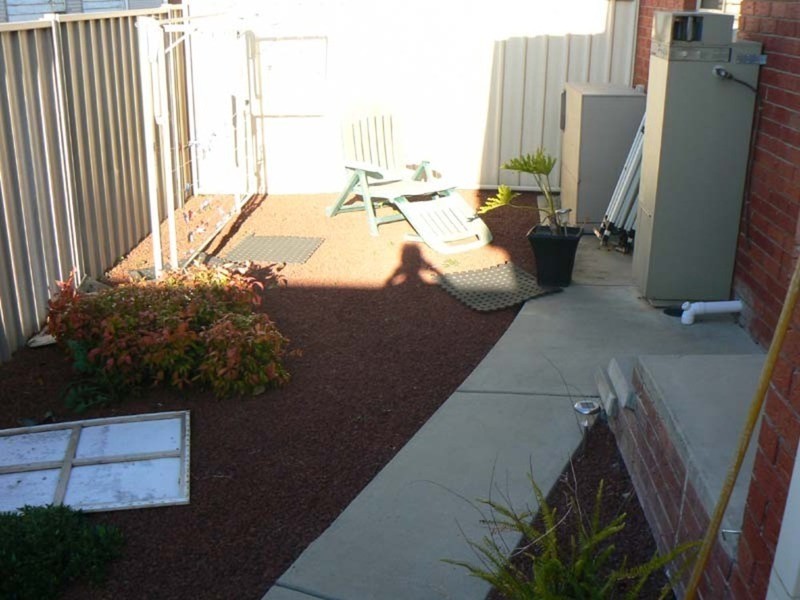 2/28 Canberra Avenue, Dandenong VIC 3175