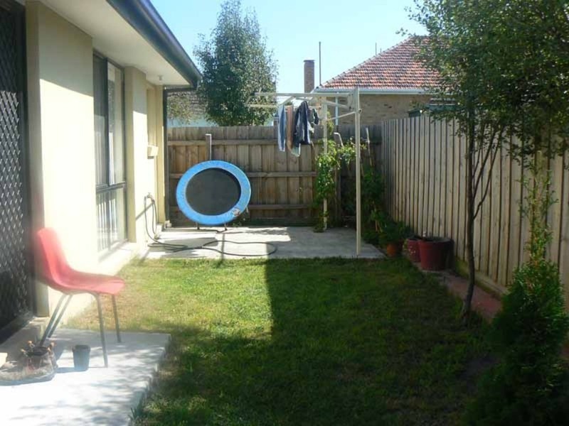 2/4 Moya Crescent, Noble Park VIC 3174