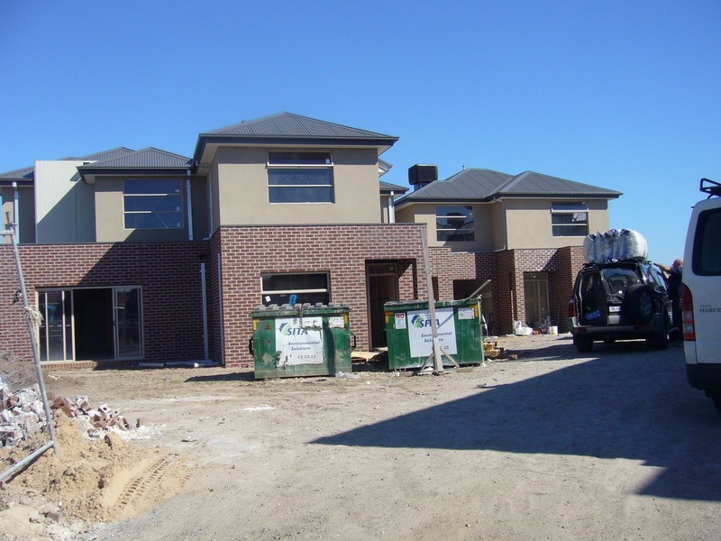 3/16-20 Honeysuckle Close, Pakenham VIC 3810