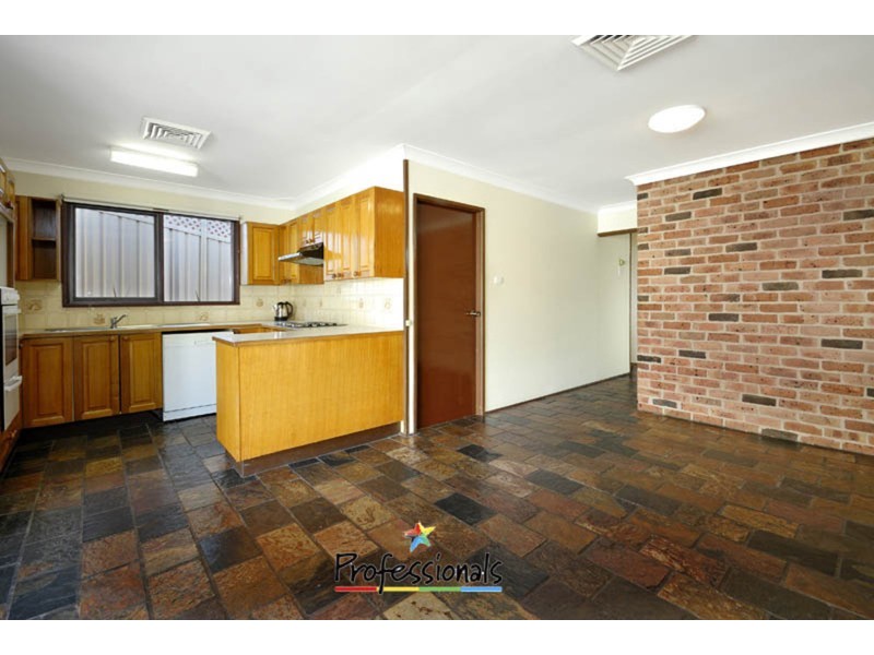 4 Cranbrook Place, Illawong NSW 2234