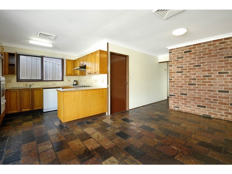 4 Cranbrook Place, Illawong NSW 2234