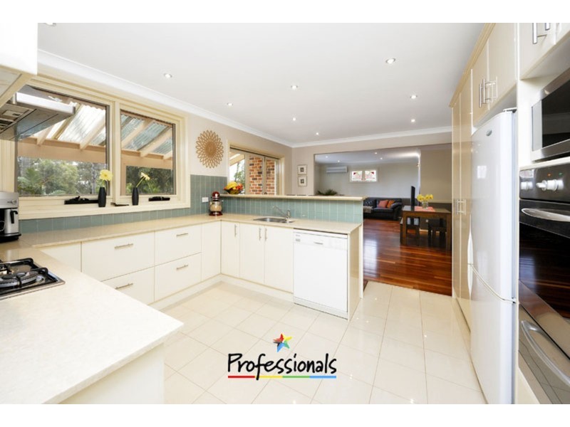 6 Sproule Road, Illawong NSW 2234