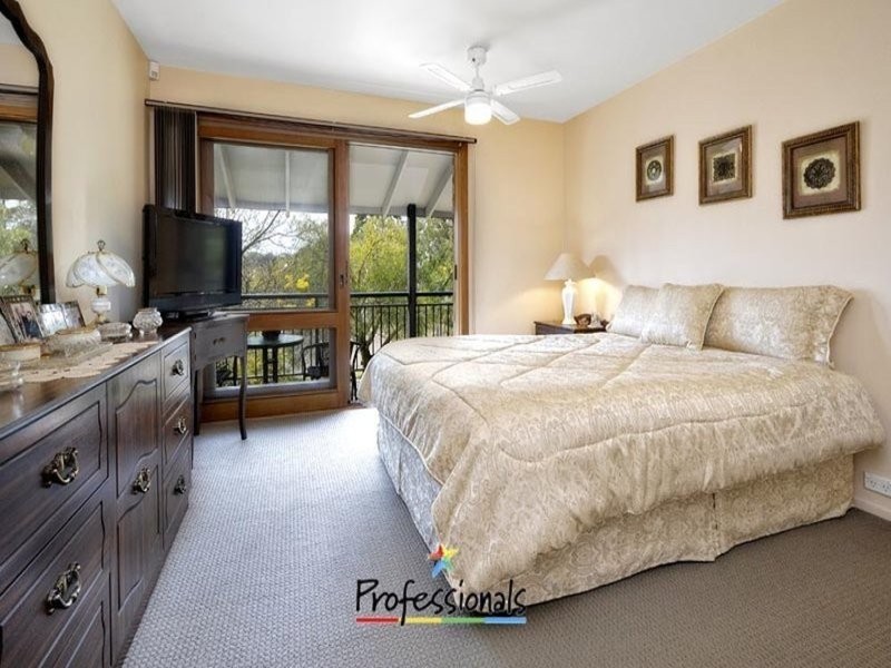 14 Griffin Parade, Illawong NSW 2234