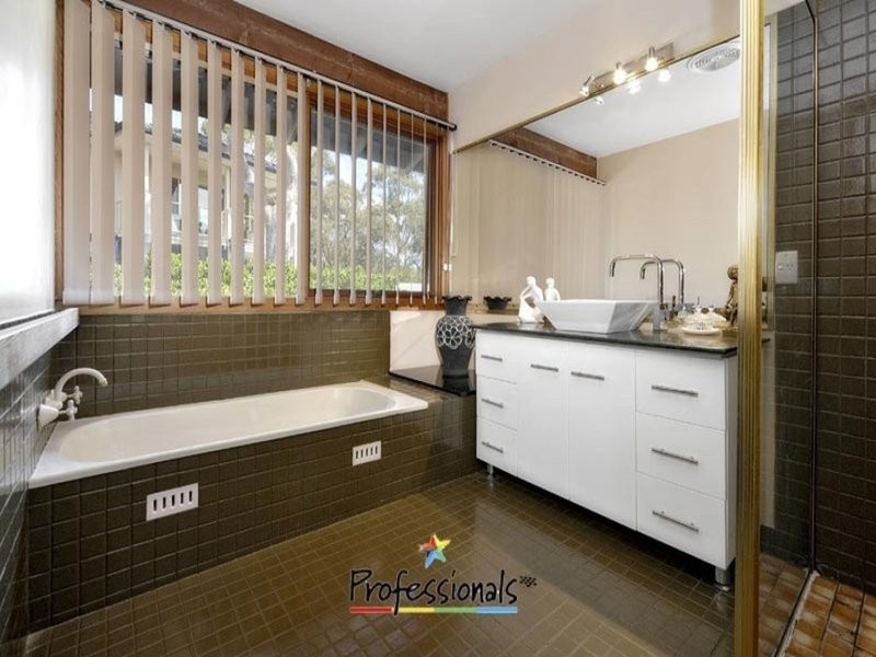 14 Griffin Parade, Illawong NSW 2234