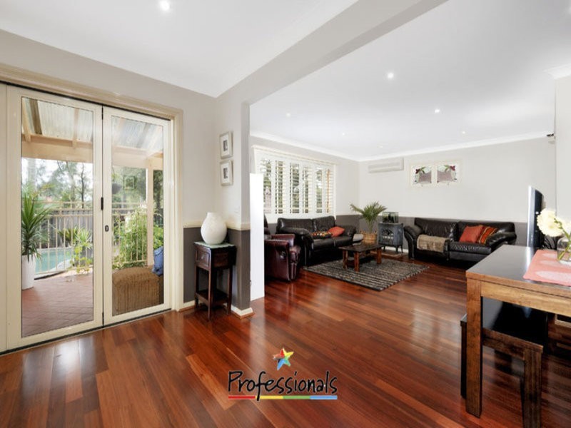 6 Sproule Road, Illawong NSW 2234