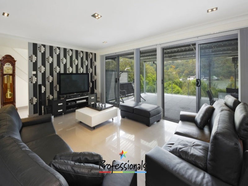 78 Griffin Parade, Illawong NSW 2234