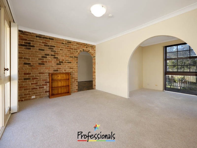 4 Cranbrook Place, Illawong NSW 2234
