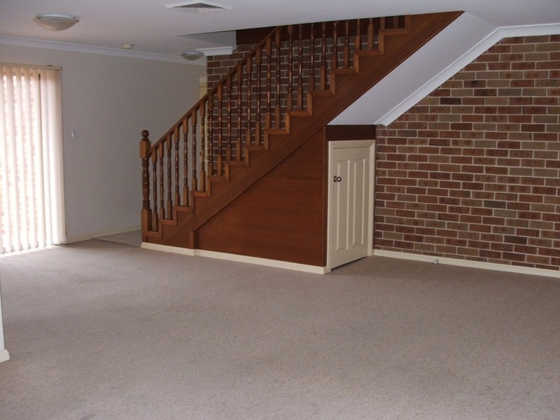 2/2-4 Bataan Close, Illawong NSW 2234