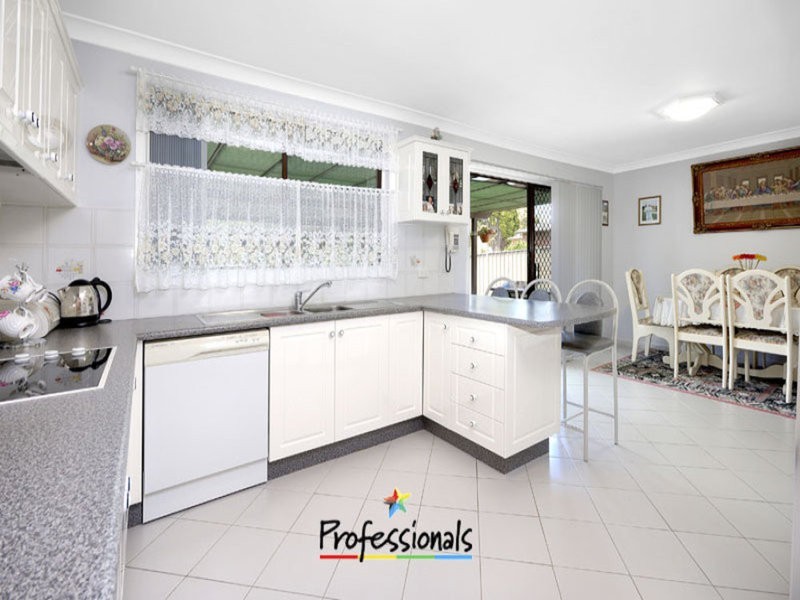 12 Empire Place, Illawong NSW 2234