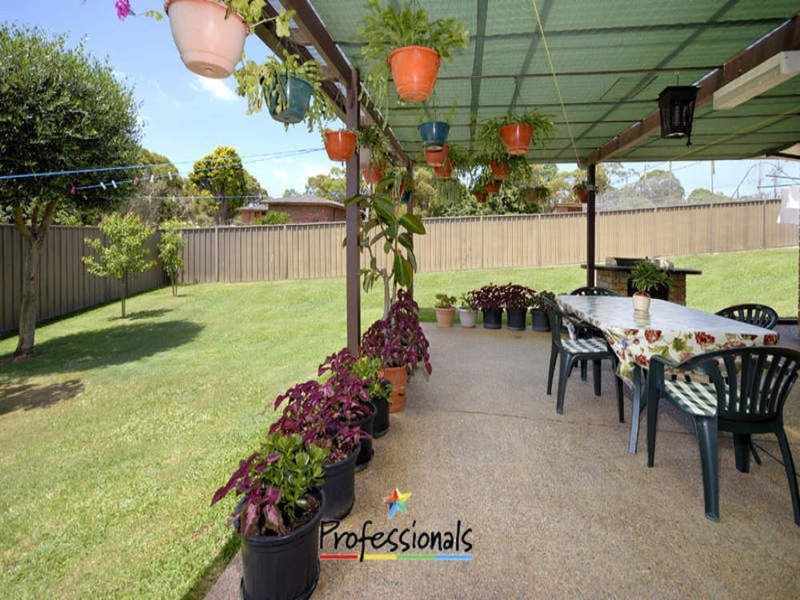 12 Empire Place, Illawong NSW 2234