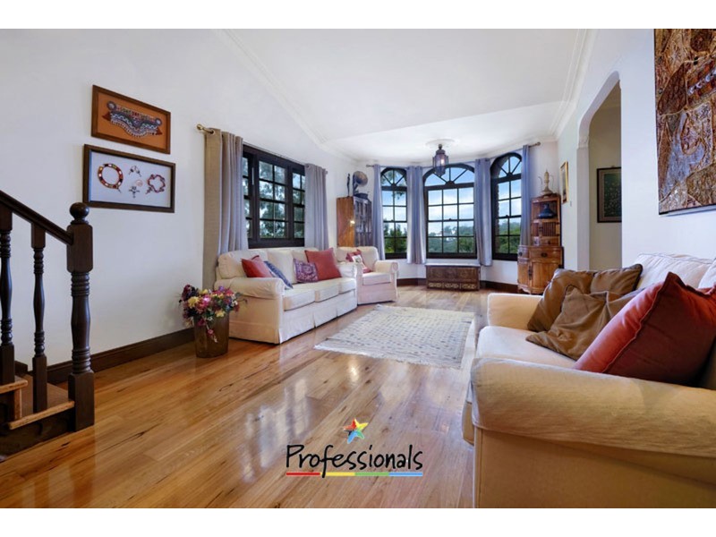 6 Charlotte Place, Illawong NSW 2234