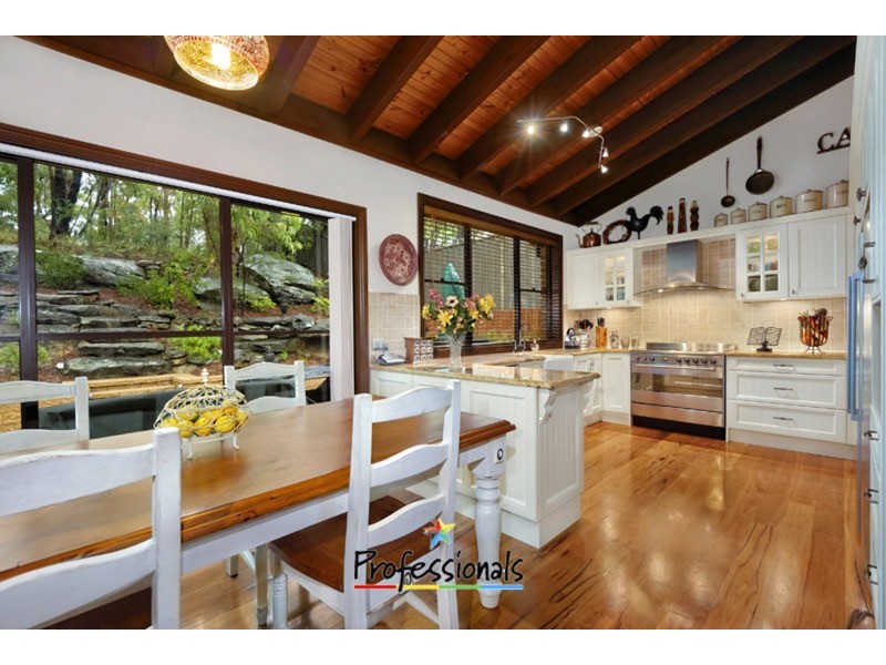 6 Charlotte Place, Illawong NSW 2234