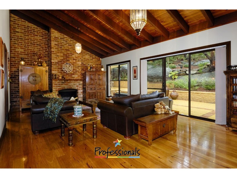 6 Charlotte Place, Illawong NSW 2234