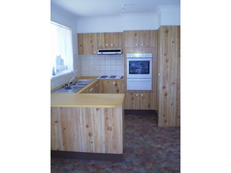 95 Blaxland Drive, Illawong NSW 2234