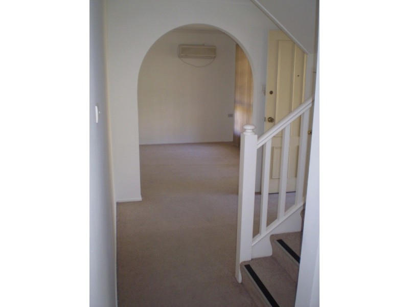 95 Blaxland Drive, Illawong NSW 2234