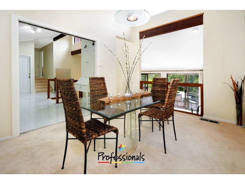 6 Lara Close, Illawong NSW 2234