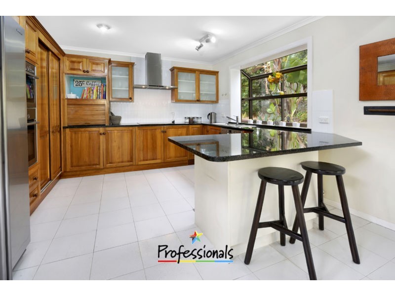 6 Lara Close, Illawong NSW 2234