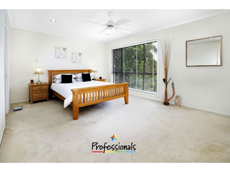 6 Lara Close, Illawong NSW 2234