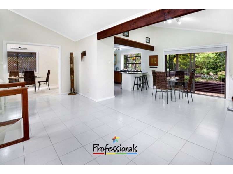 6 Lara Close, Illawong NSW 2234