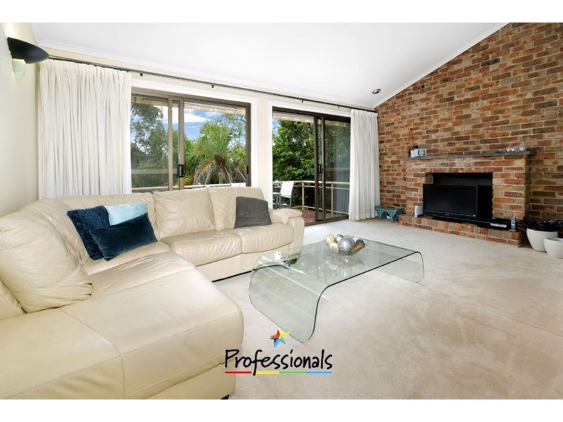 6 Lara Close, Illawong NSW 2234