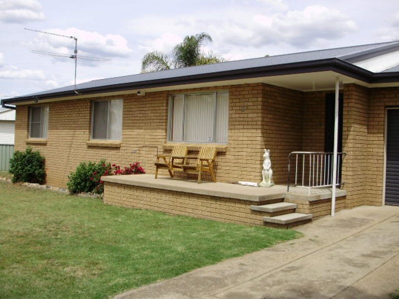 31 Holland Street, Tamworth NSW 2340