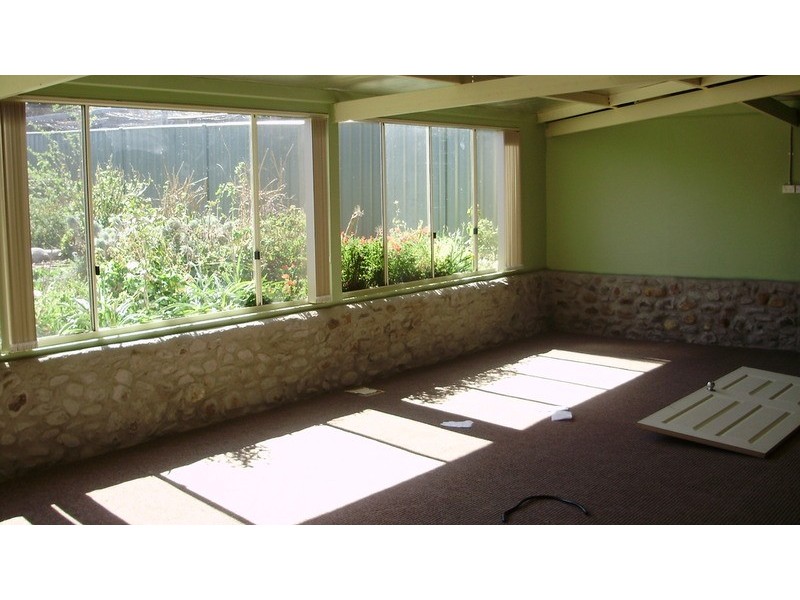 9 Pine Street, Kootingal NSW 2352