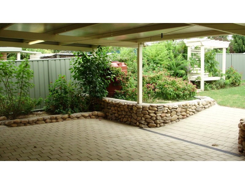 9 Pine Street, Kootingal NSW 2352