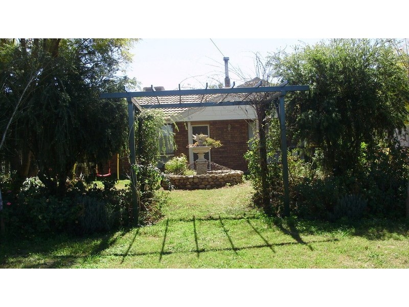 9 Pine Street, Kootingal NSW 2352