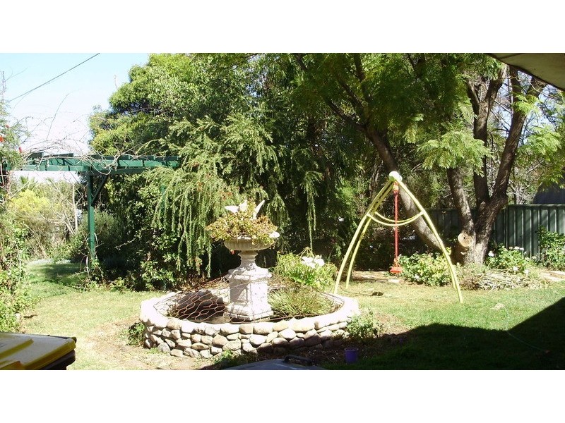 9 Pine Street, Kootingal NSW 2352