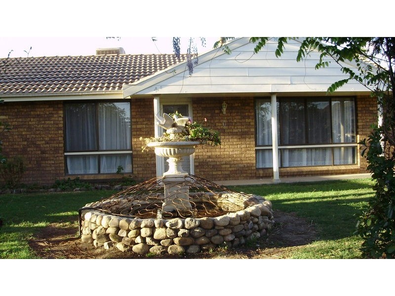 9 Pine Street, Kootingal NSW 2352