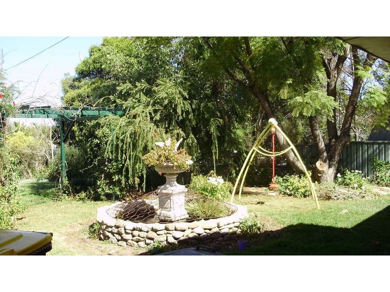 9 Pine Street, Kootingal NSW 2352