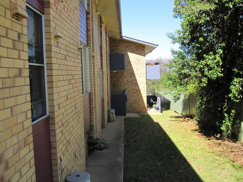 2/6 Golf Street, Tamworth NSW 2340