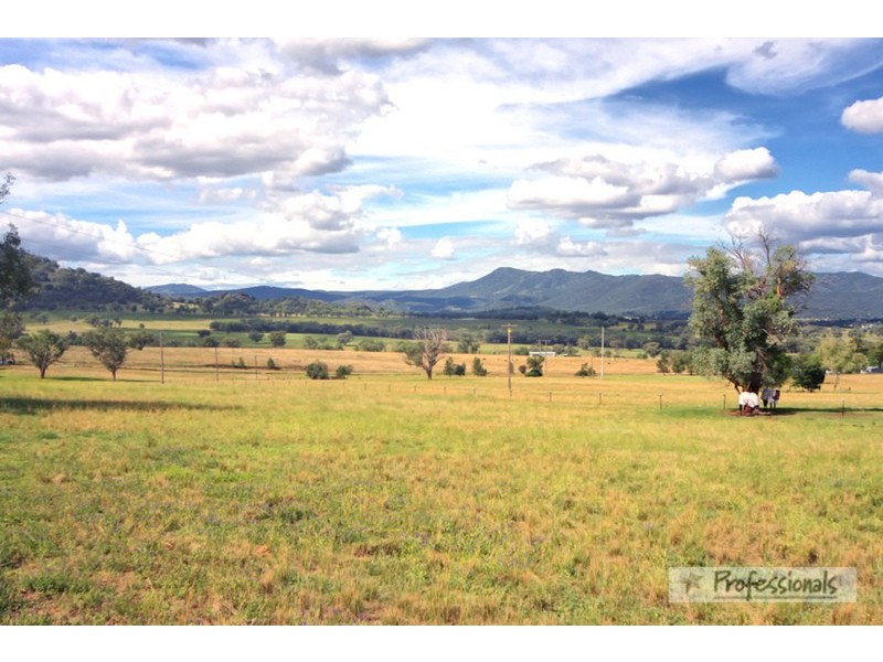 223 Yarrol Road, Tamworth NSW 2340