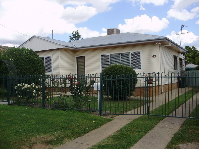 123 Robert Street, Tamworth NSW 2340