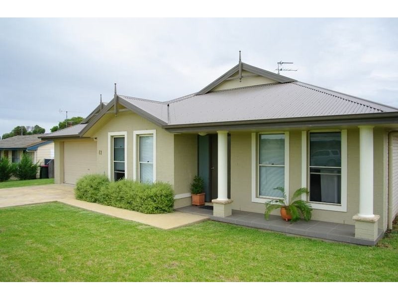 61 Kanangra Street, Manilla NSW 2346