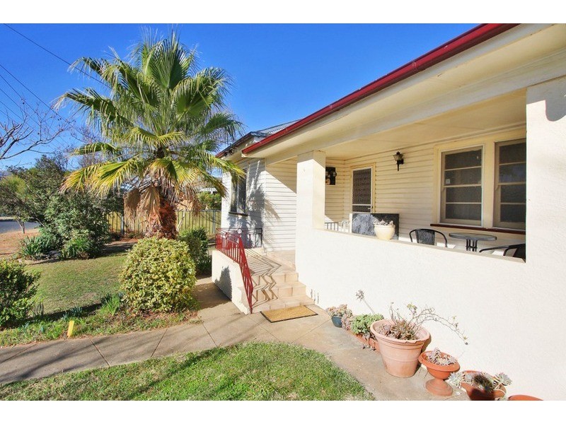 9 Edgeroy Street, Tamworth NSW 2340